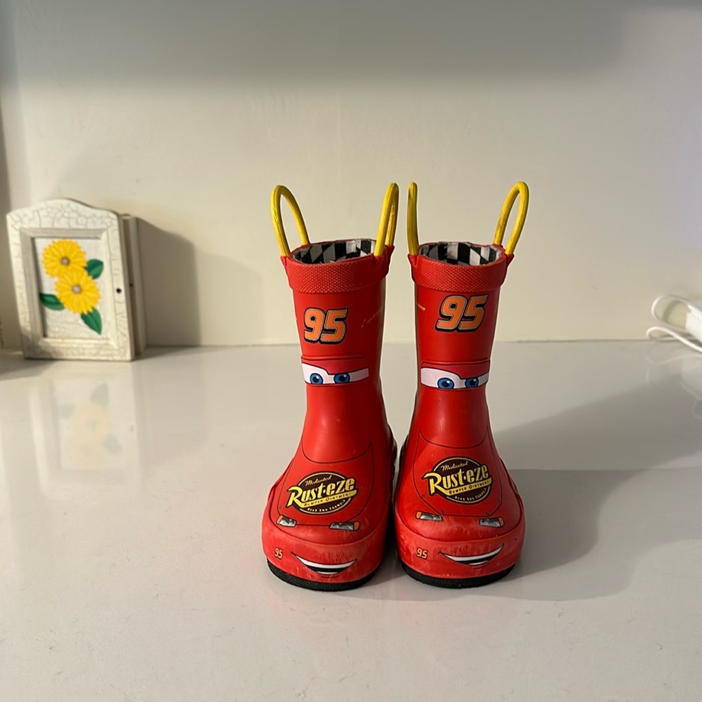 Lighting McQueen rain boots size US 5, so cute!! ☺️